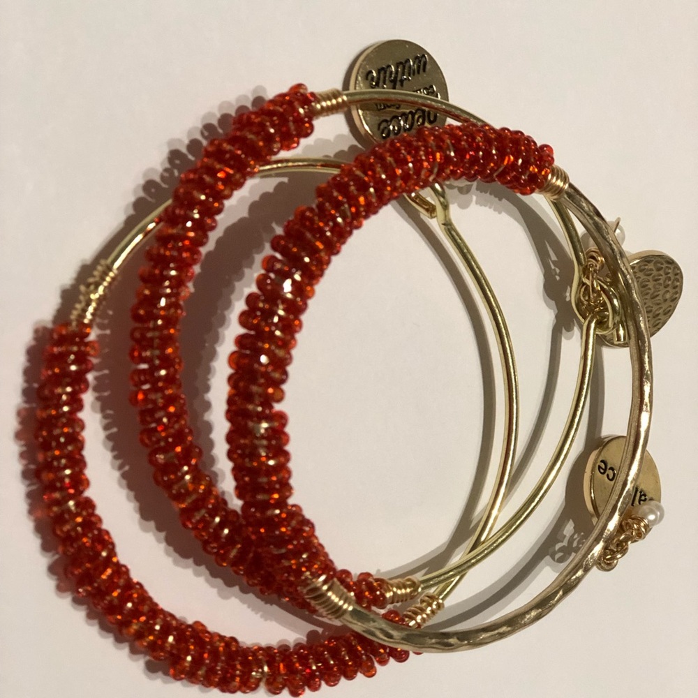 Red bangle. Handmade. Jewelry. - Picture 3 of 7